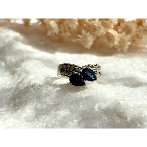 Blue Sapphire & Marcasite Accented 925 Sterling Silver Vintage Ring - sz 6.75 - Picture 9 of 13